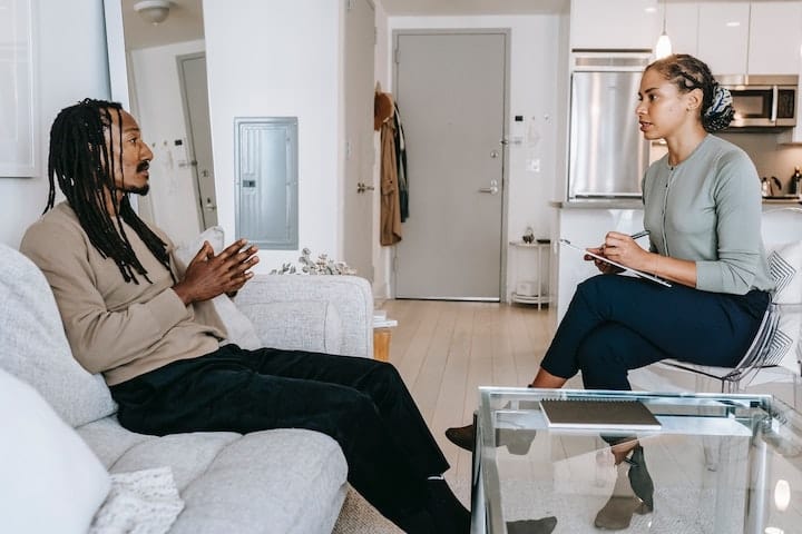 Man speaking with a therapist about Fentanyl addiction in the living area of a residential drug and alcohol rehab