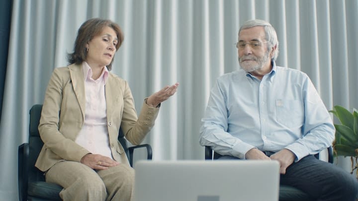 Older couple in therapy at a drug and alcohol rehab in Gloucester