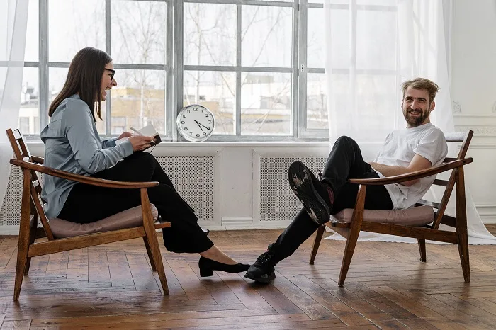 Therapist and patient laughing together at a drug and alcohol rehab in Leicester or near Leicester