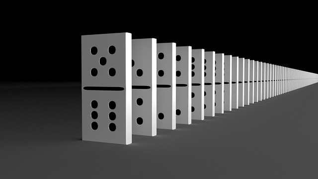 dominos lined up