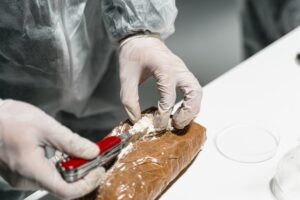 Cutting cocaine 