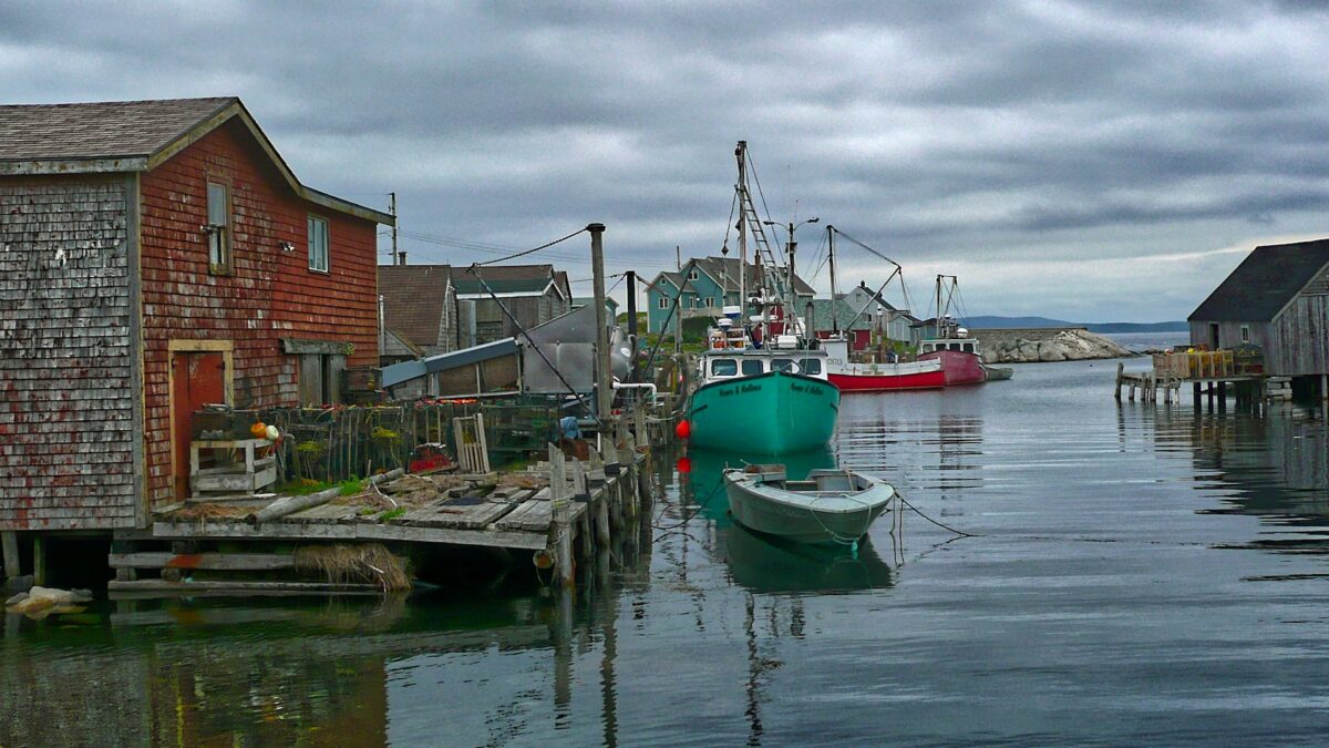 Seaside boats and docks in Hampshire