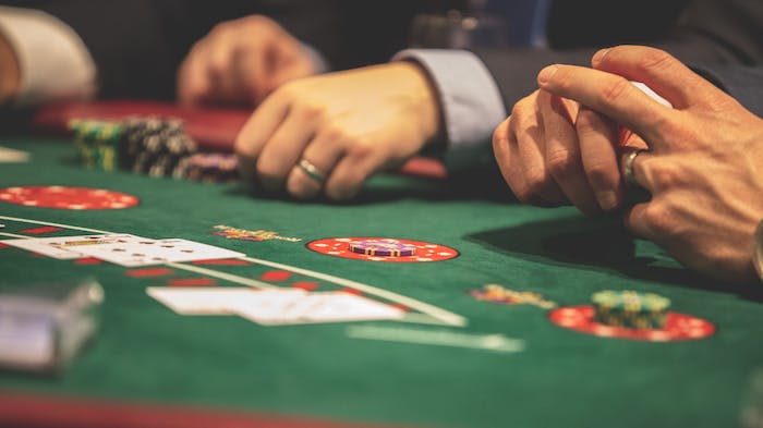 signs of a gambling addiction 